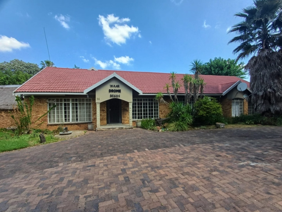 4 Bedroom Property for Sale in Flamwood North West